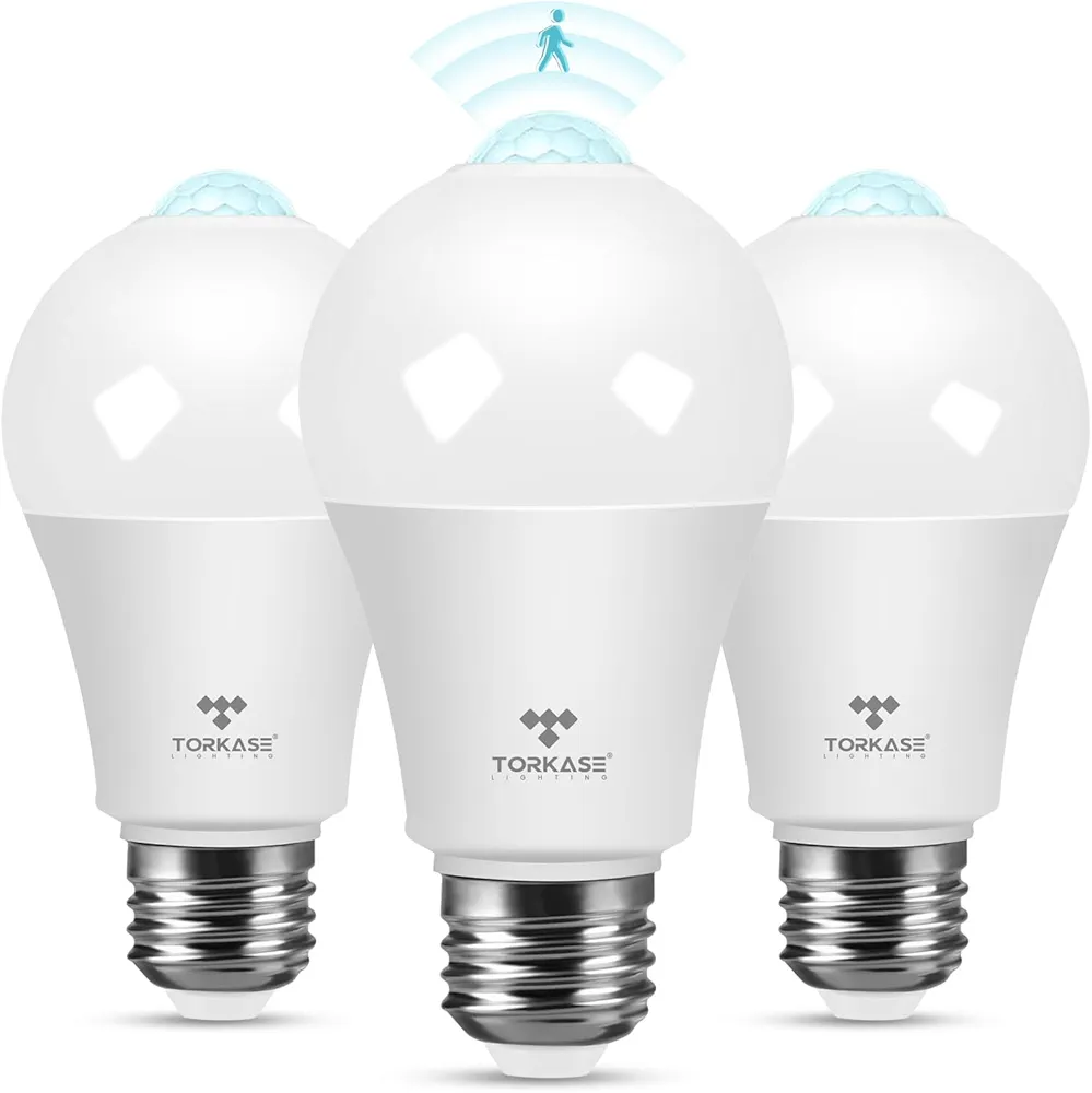 Motion Sensor Light Bulbs, 13W (100Watt Equivalent), Motion Activated Dusk to Dawn Security LED Bulb, 5000K Daylight, Energy-Efficient, for Indoor and Outdoor Lighting, Porch, Stairs, Hallway 3Pack